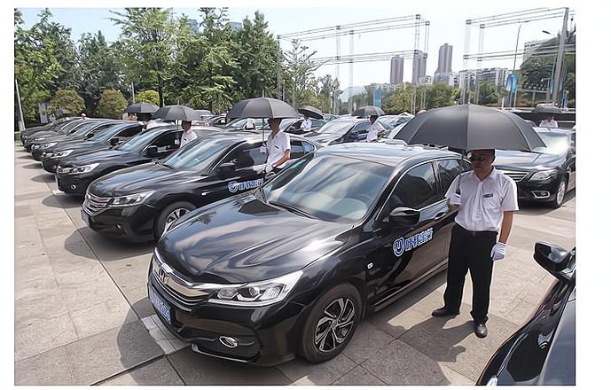 呼我出行依托互联网,打造网约专车,网约快车,完善"线上
