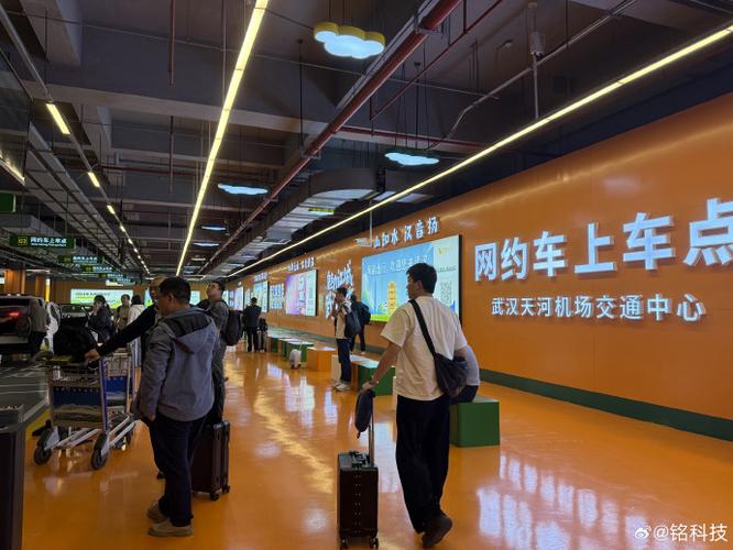 武汉天河机场的网约车上车点,挺好的.建议都去学一下